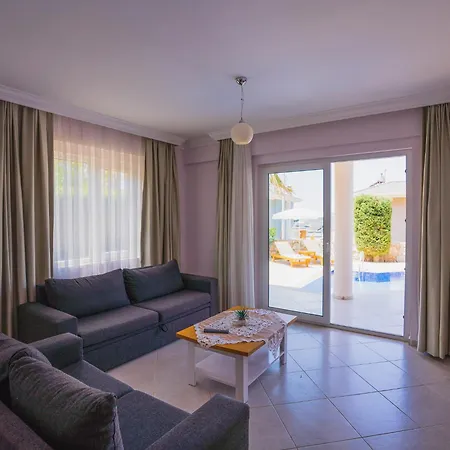 Ovacikta 3 Odali Oezel Havuzlu Royal 14 *