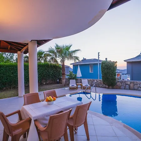 Ovacikta 3 Odali Oezel Havuzlu Royal 14