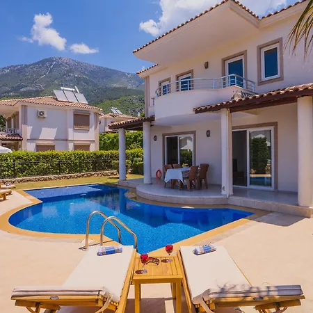 Ovacikta 3 Odali Oezel Havuzlu Royal 14 빌라 *