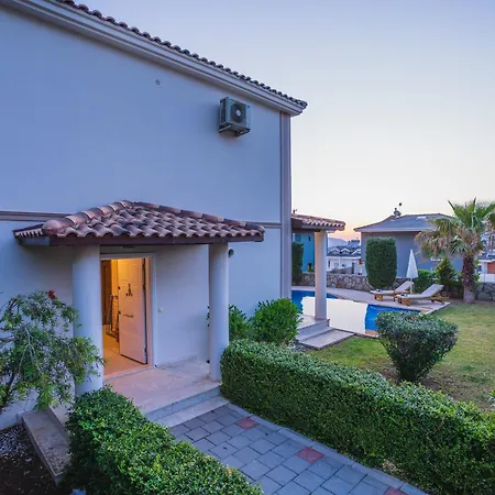 Ovacikta 3 Odali Oezel Havuzlu Royal 14 빌라