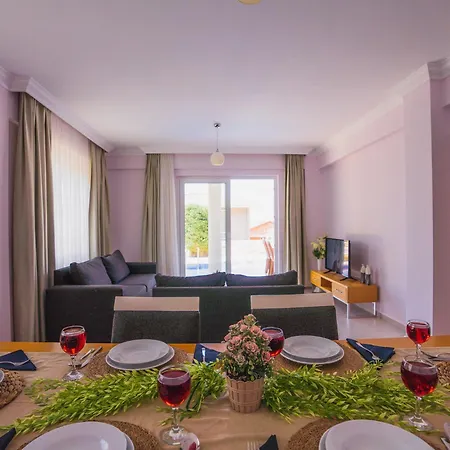 Ovacikta 3 Odali Oezel Havuzlu Royal 14 Vila *