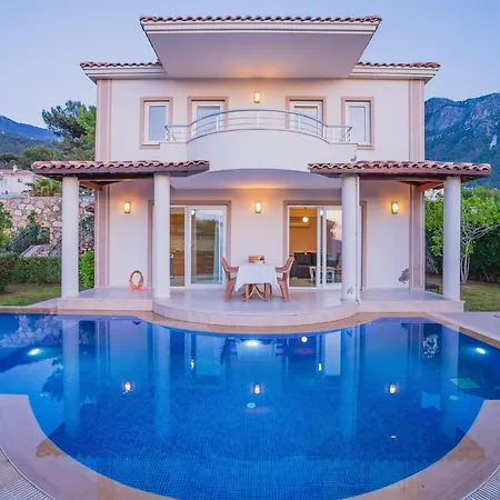 Ovacikta 3+1 Oezel Havuzlu Royal 15 Villa