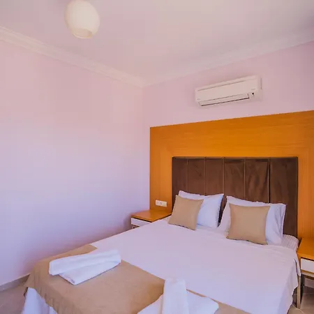 Ovacikta 3 Odali Oezel Havuzlu Royal 14 Fethiye