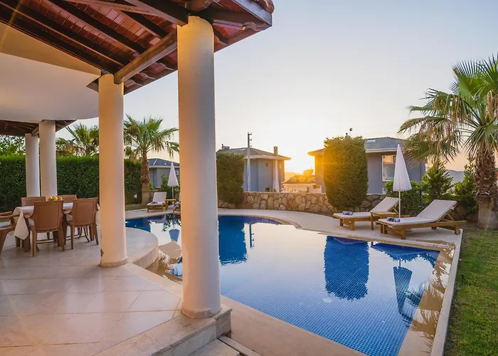 Ovacikta 3 Odali Oezel Havuzlu Royal 14