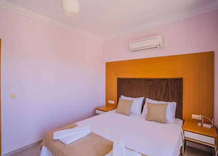 Ovacikta 3 Odali Oezel Havuzlu Royal 14 فتحية